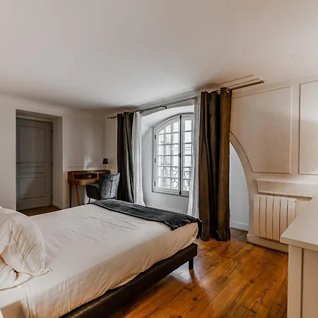 Place Du Palais Burdeos