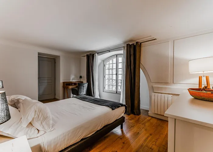 Place Du Palais Burdeos