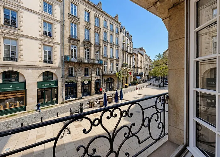 Place Du Palais Daire Bordeaux